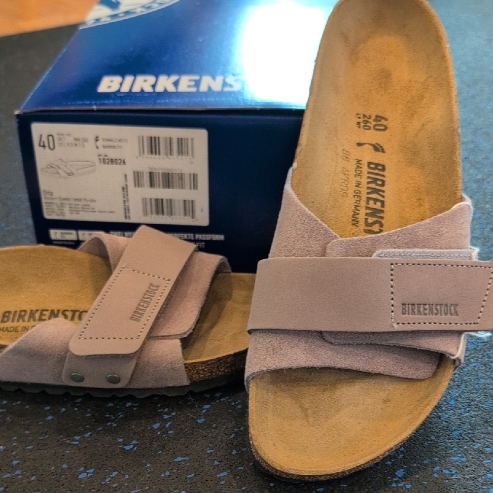 Birkenstock Oita Soft Suede Sandals in Lavender